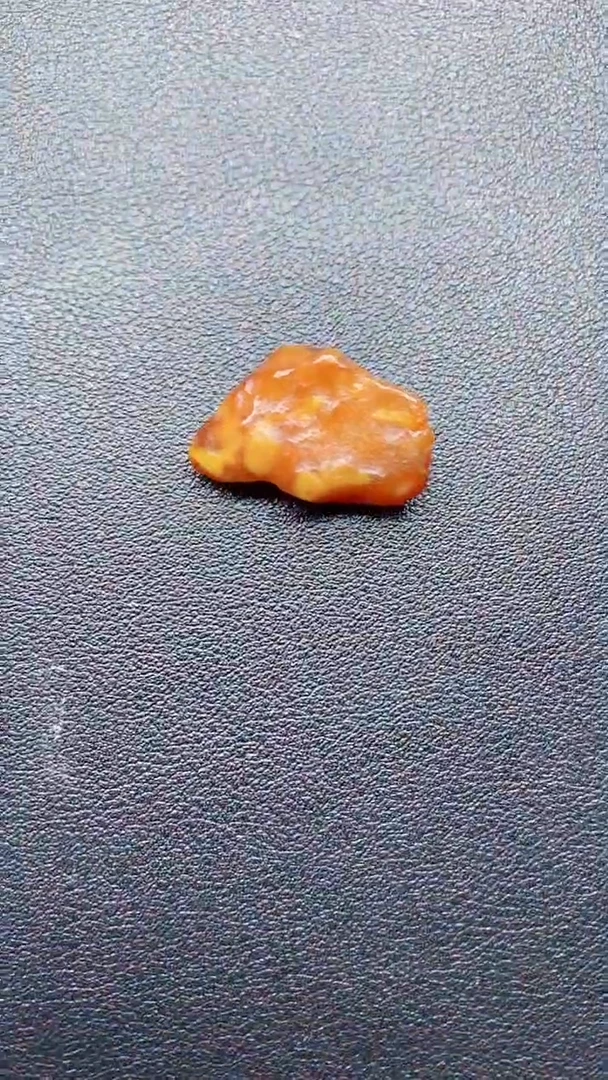 琥珀未镶嵌珠宝奇石1