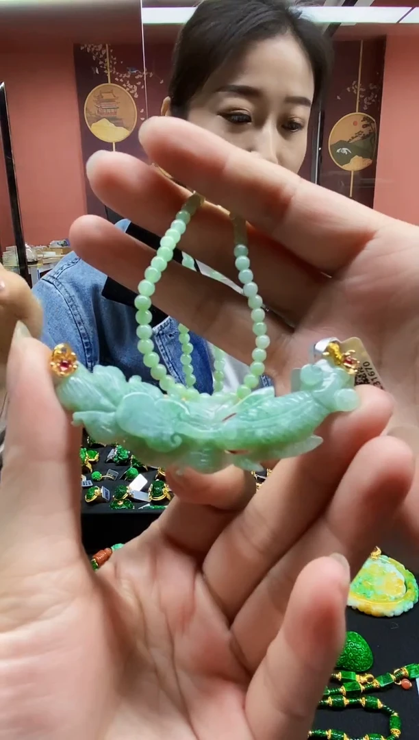 颈饰未镶嵌翡翠吊坠