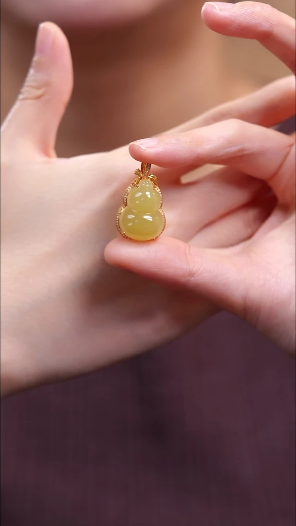 未镶嵌和田玉车挂和田玉