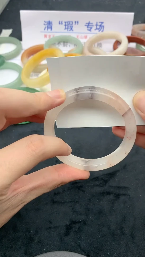 石英质玉手镯未镶嵌18