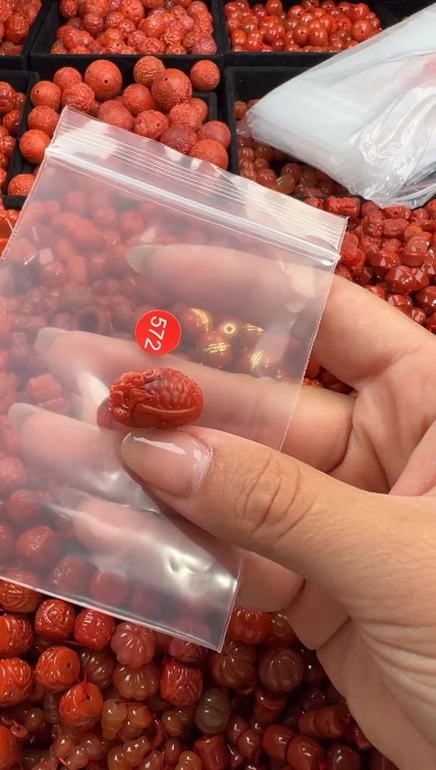 南红玛瑙未镶嵌颈饰1