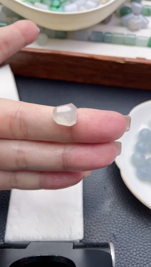 【闪购商品】定制翡翠未镶嵌珠子