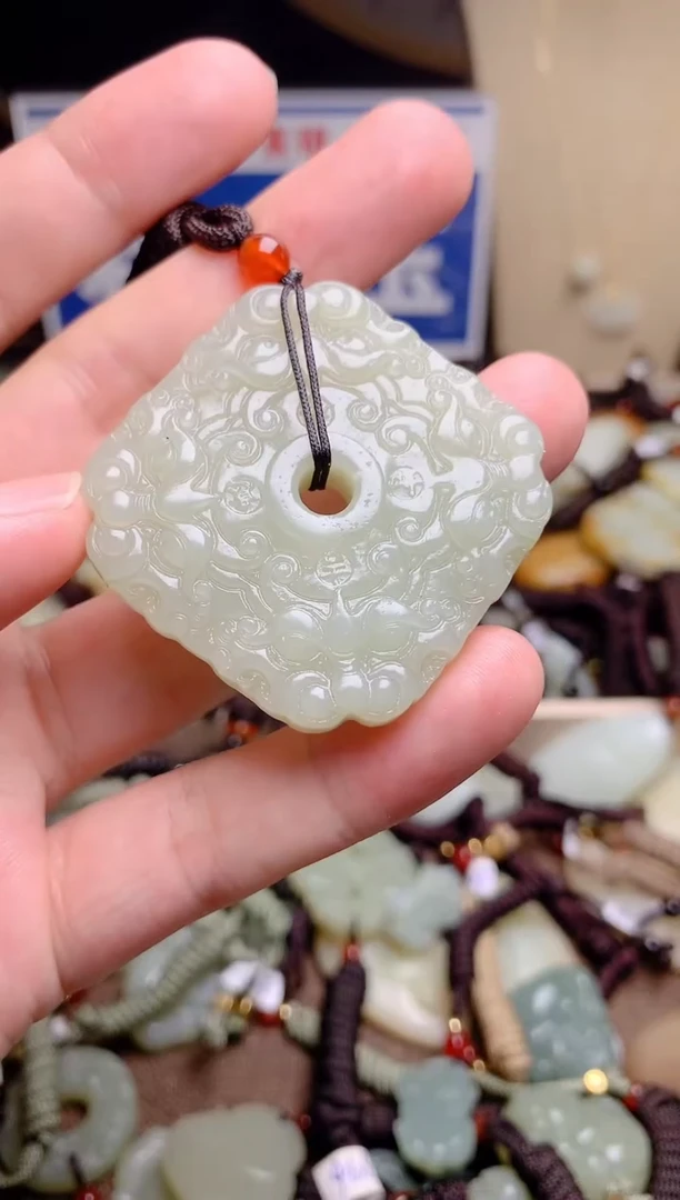 和田玉未镶嵌颈饰1