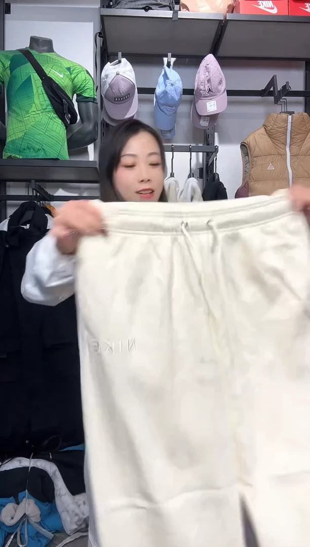 1656  编码 瑕疵款直播间过款为准 尺码    身高  XS