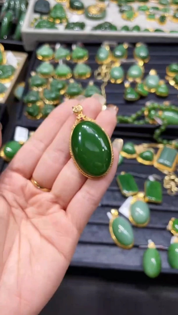 【闪购商品】和田玉吊坠18K金镶嵌多样性发一