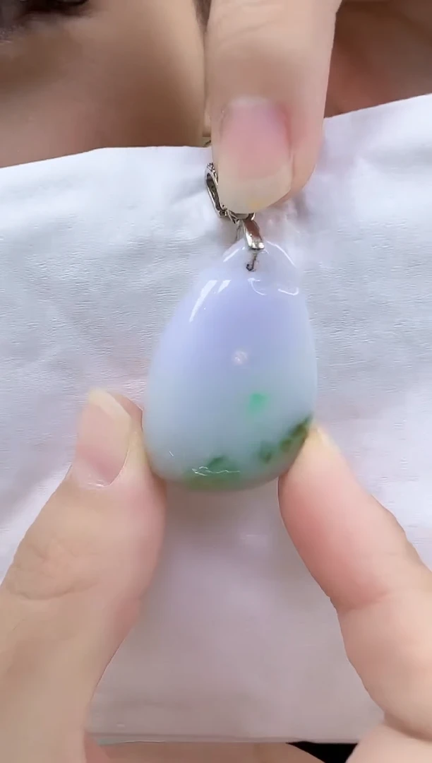 颈饰未镶嵌翡翠福瓜，吊坠