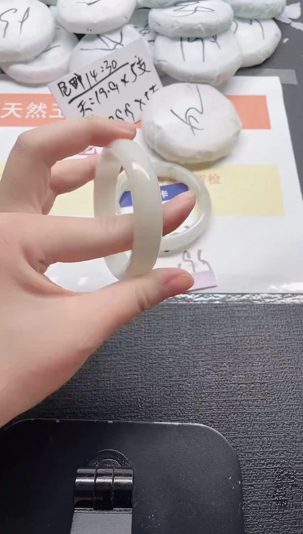 未镶嵌手镯石英质玉11-54