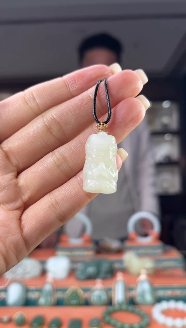 颈饰18K金镶嵌和田玉1