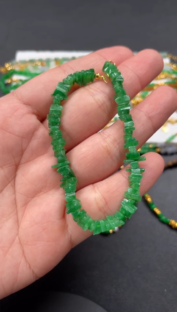 18K金镶嵌手链翡翠一条  P185