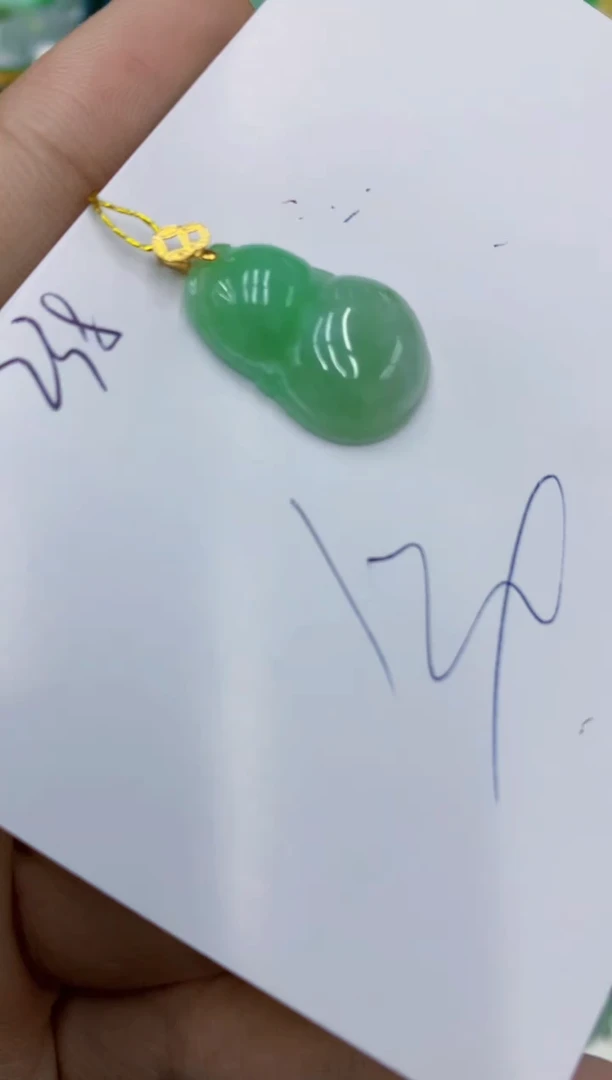 翡翠18K金镶嵌颈饰1111111111