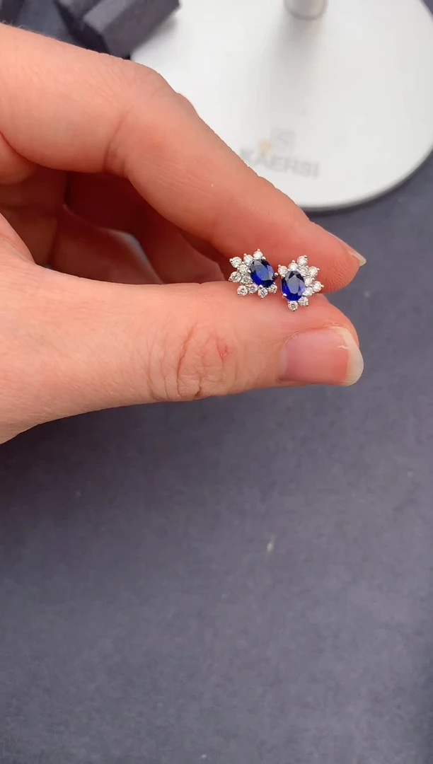 【闪购商品】蓝宝石耳钉18K金镶嵌55分皇家蓝耳钉