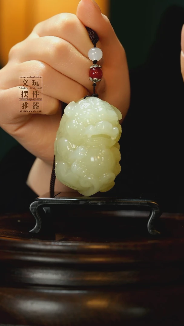 玉《貔貅抱球》手把件摆件