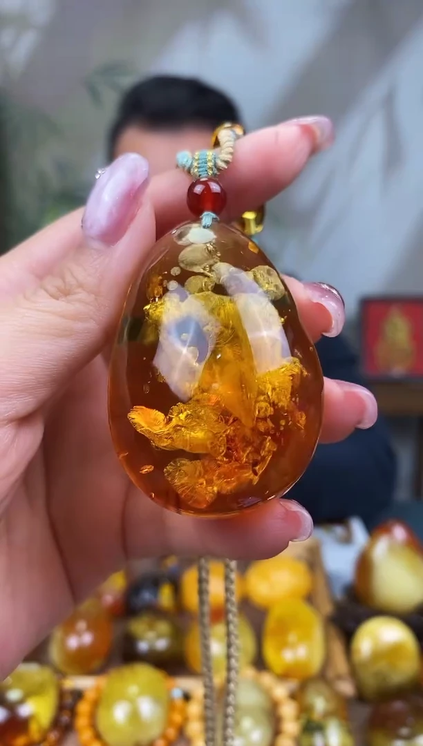 【闪购商品】琥珀裸石未镶嵌基地发货 一物一证 顺丰包邮