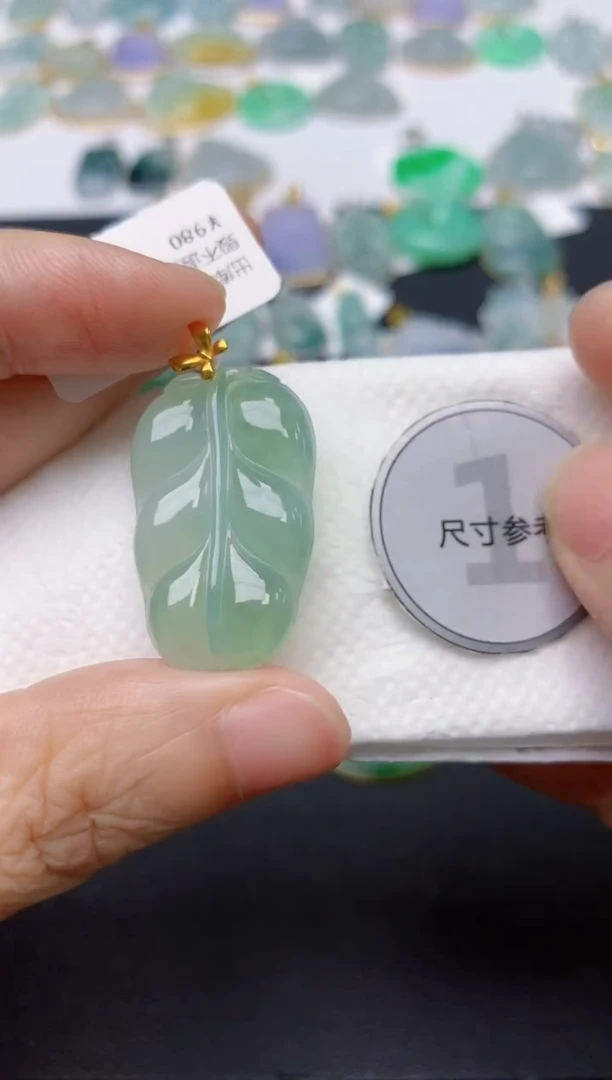 翡翠18K金镶嵌颈饰天然缅甸A货翡翠