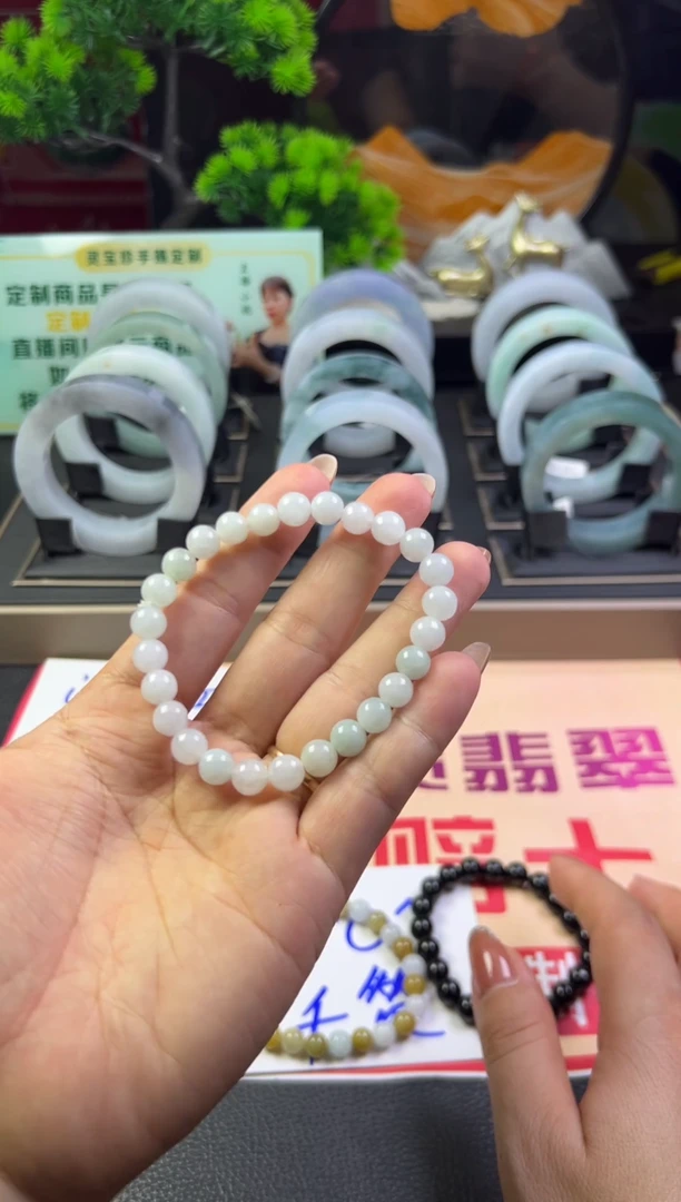 未镶嵌手串翡翠可**?翡翠白色手串