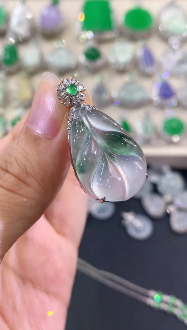 翡翠18K金镶嵌吊坠(不含链)V130