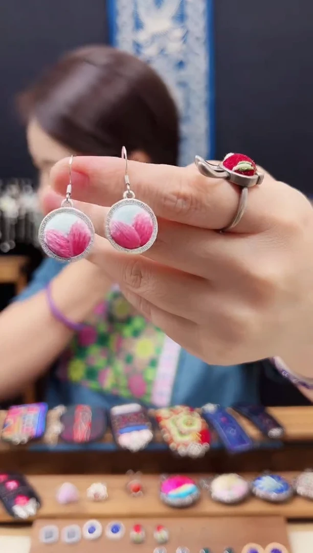 织绣非遗手作饰品104