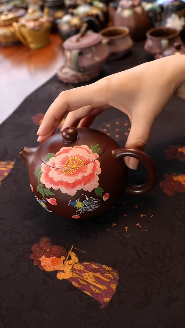 宜兴紫砂自豪阻尼牡丹西施壶