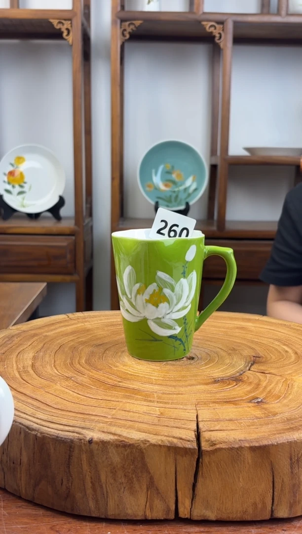 瓷片国韵瓷坊-手工手绘抹茶绿花口杯260