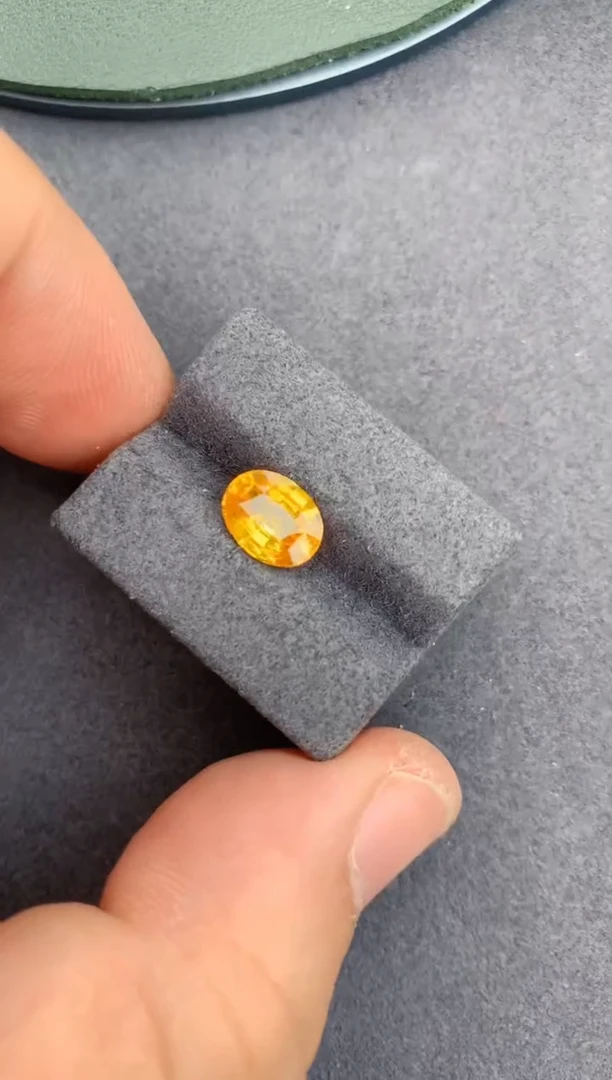 裸石彩色蓝宝石2ct 黄色蓝宝石