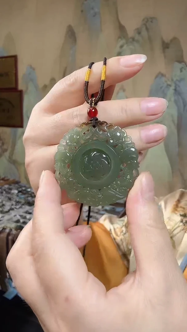 颈饰未镶嵌和田玉.