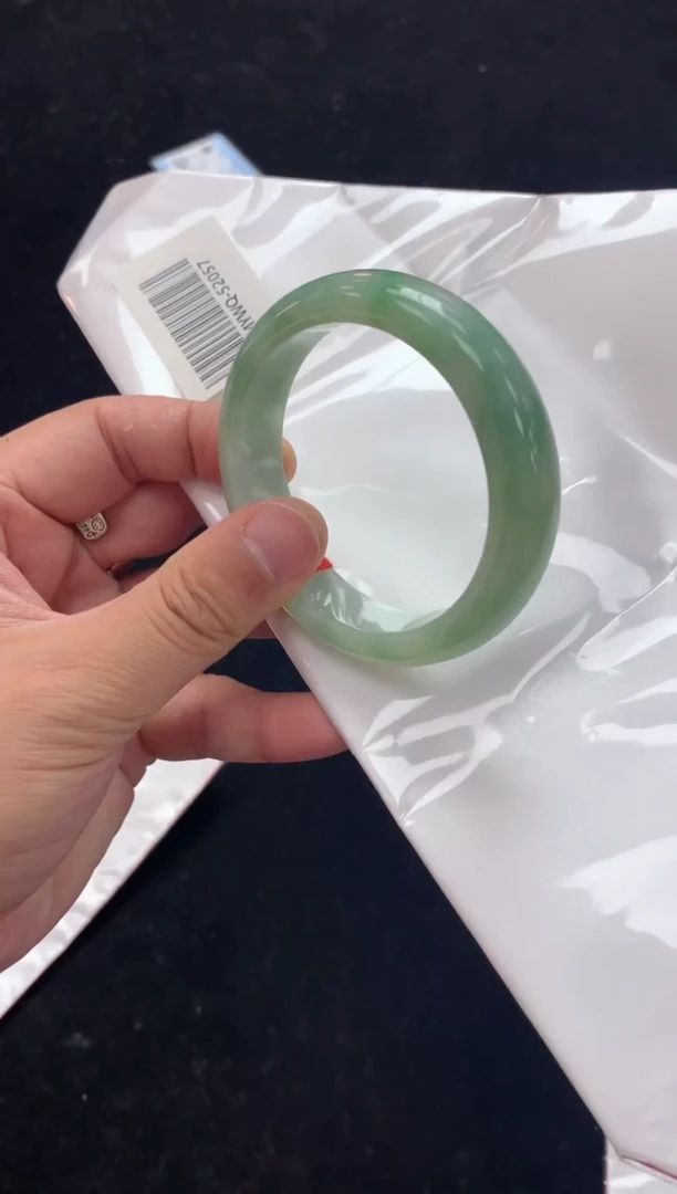 翡翠手镯未镶嵌2天然A货缅甸翡翠默认有瑕