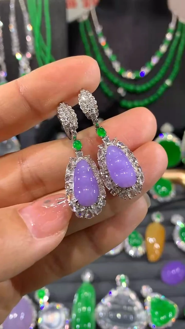 18K金镶嵌翡翠耳饰耳包