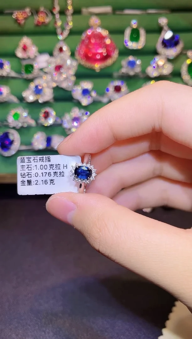 戒指蓝宝石18K金镶嵌1克拉