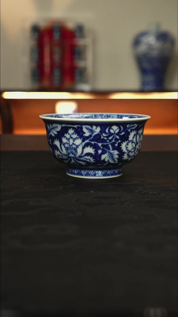 元黛工坊蓝底白花炉式杯