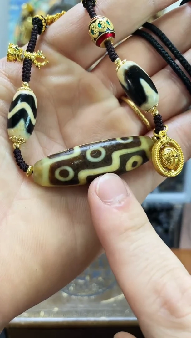 未镶嵌牙黄9眼锁骨玛瑙/玉髓颜色图案多样性随机发一条