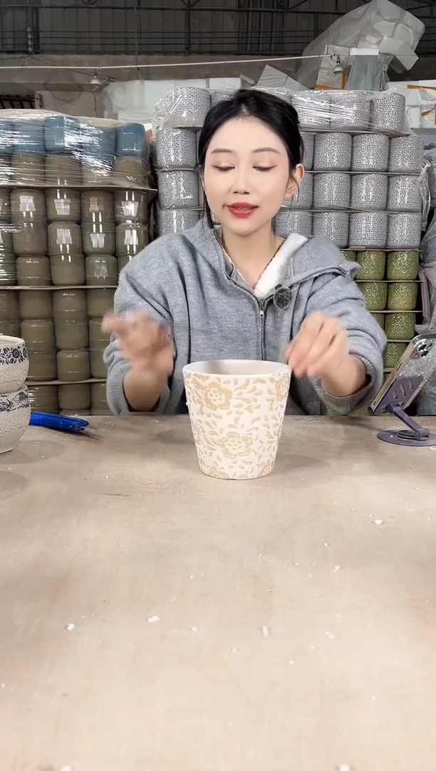 【闪购商品】陶瓷圆筒缩点小号13x13