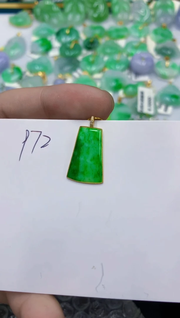 颈饰18K金镶嵌翡翠阿*翡翠