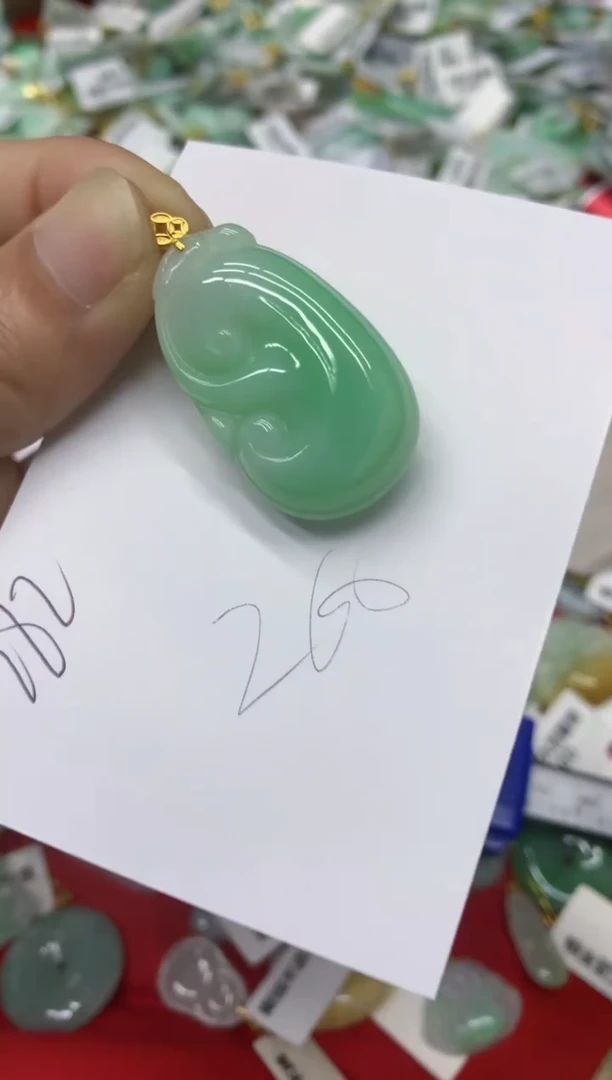 翡翠18K金镶嵌颈饰翡翠