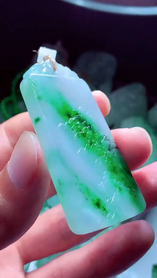 未镶嵌定制翡翠怡*?翡翠毛货定制