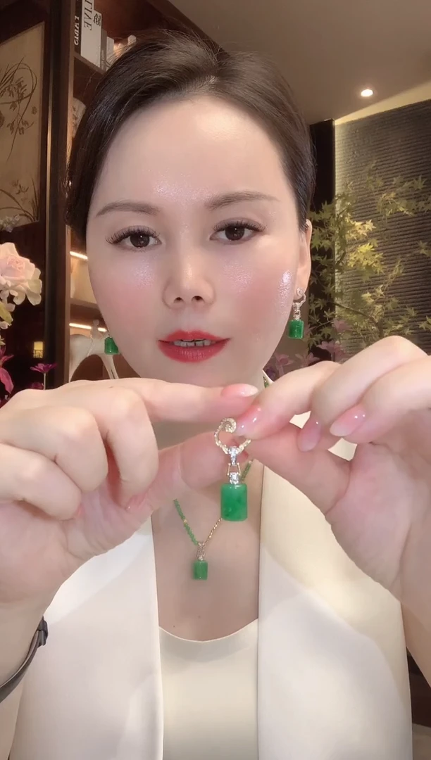 吊坠(不含链)18K金镶嵌翡翠A2 多样性发货一件