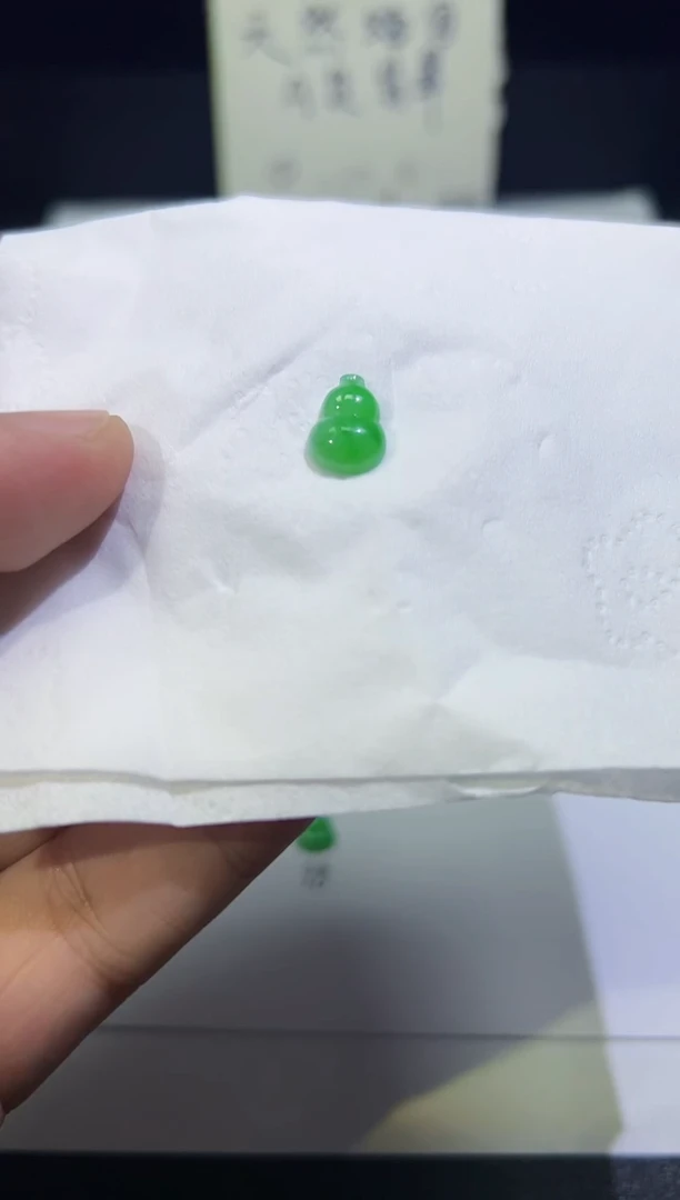 裸石翡翠缅甸A货翡翠一件
