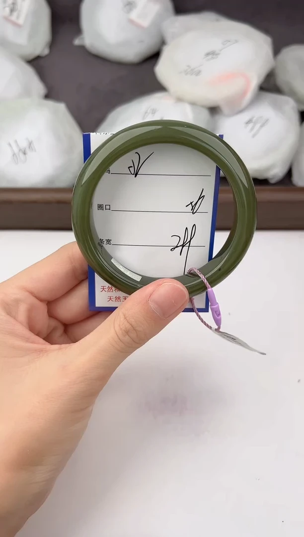 未镶嵌手镯和田玉52颜色微差无瑕疵