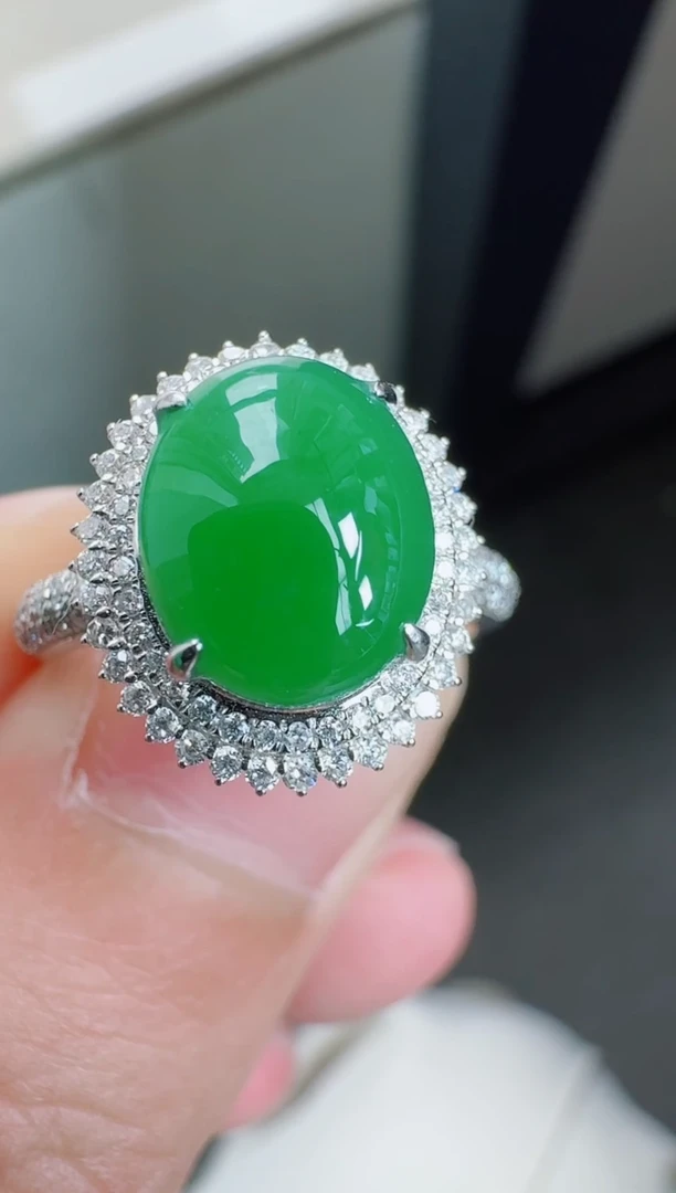 18K金镶嵌戒指翡翠寄售回流，24小时鉴赏期