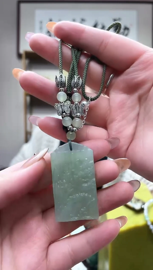 未镶嵌岫玉吊坠··