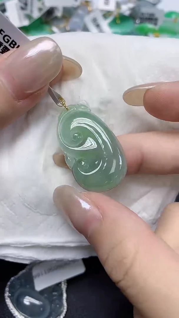 翡翠18K金镶嵌颈饰天然缅甸翡翠A货