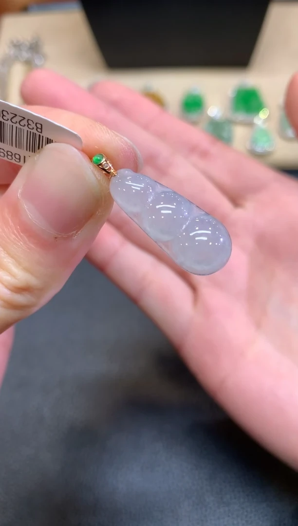 【闪购商品】翡翠颈饰18K金镶嵌福豆【无服务费】