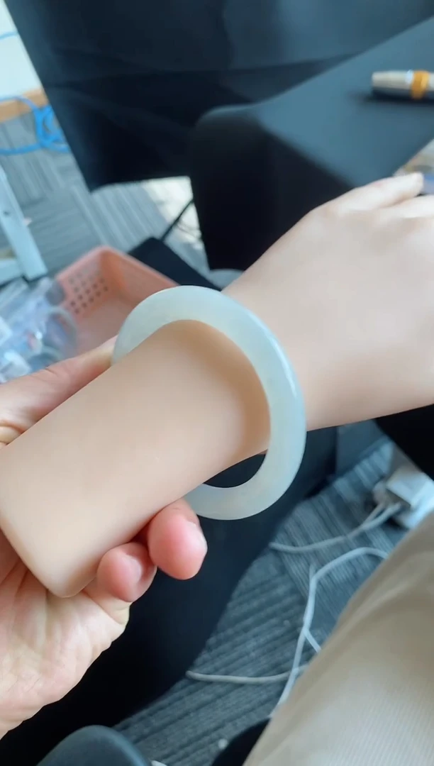 【闪购商品】翡翠手镯未镶嵌9号55*9.8*9.8圆条有包容