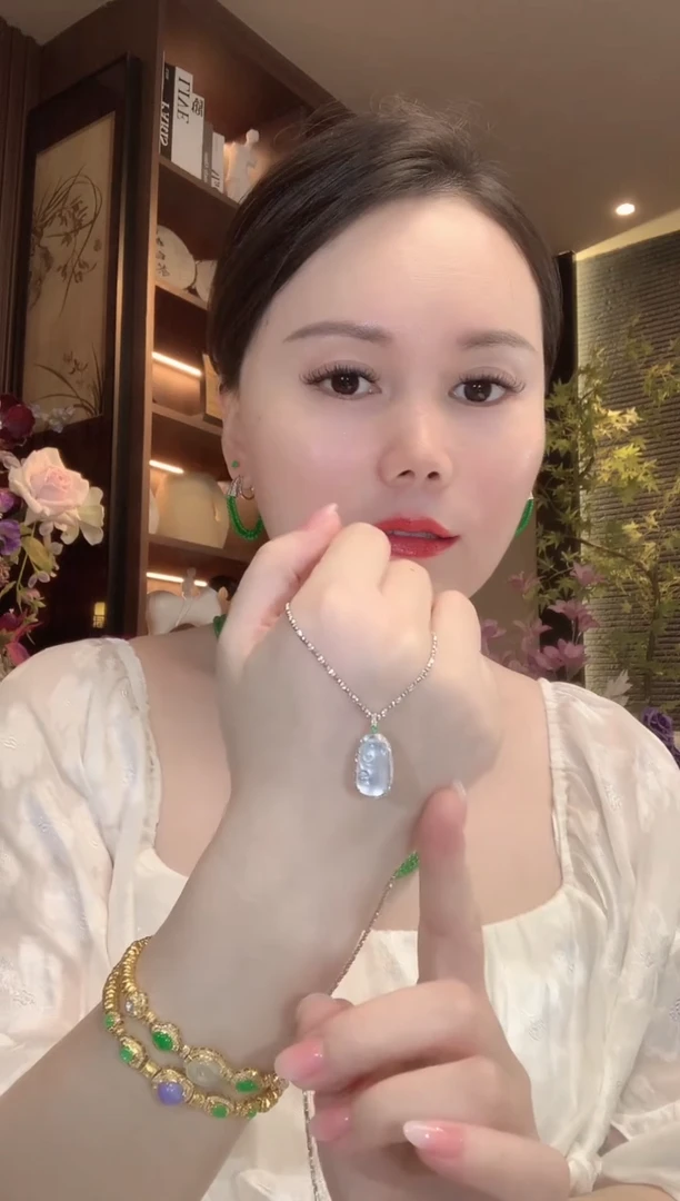 吊坠(不含链)18K金镶嵌翡翠C1 多样性发货一件