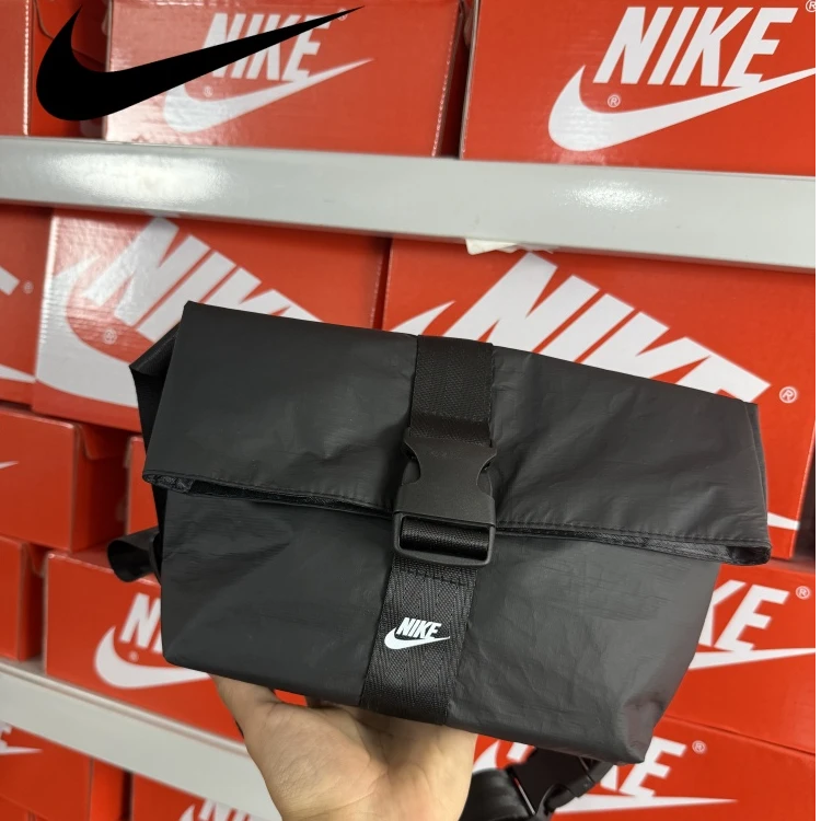耐克NIKE会员黑色斜挎包运动休闲潮流单肩背包