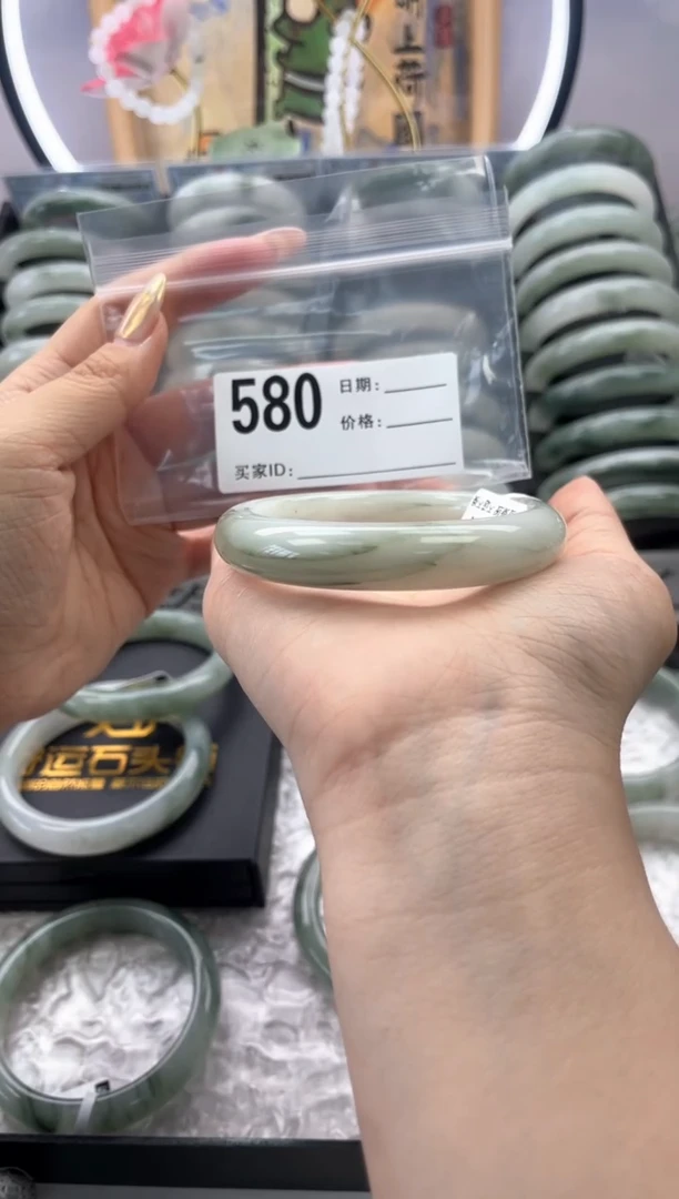 石英质玉手镯未镶嵌580
