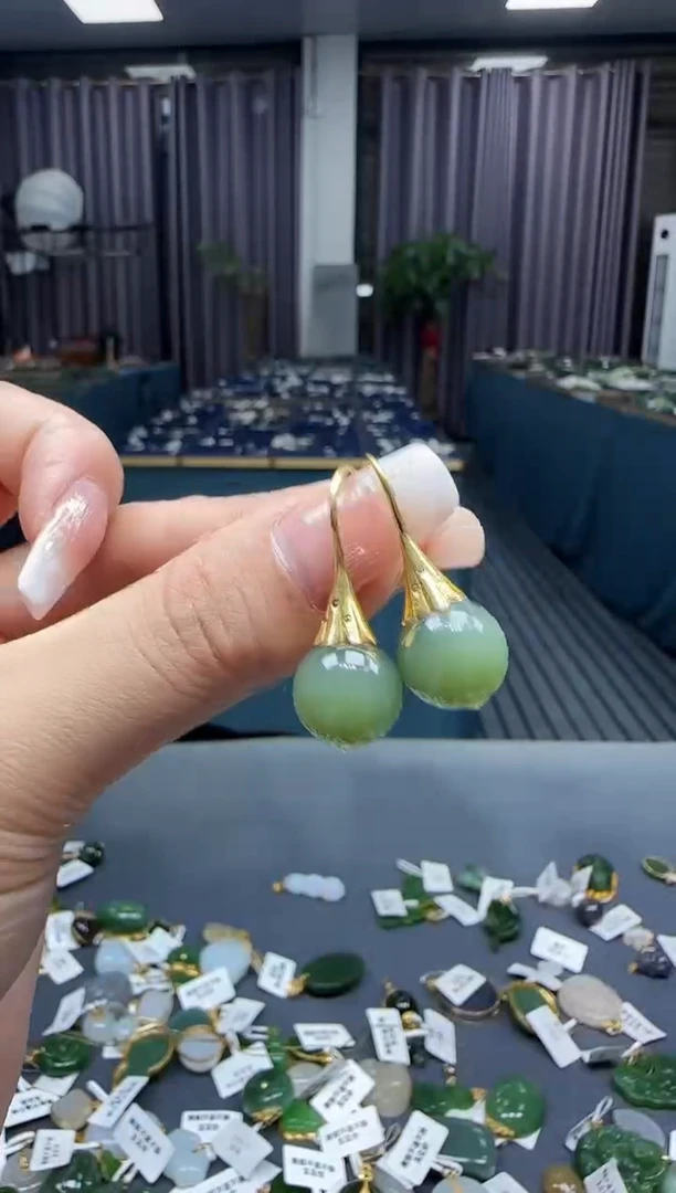 和田玉18K金镶嵌耳饰1