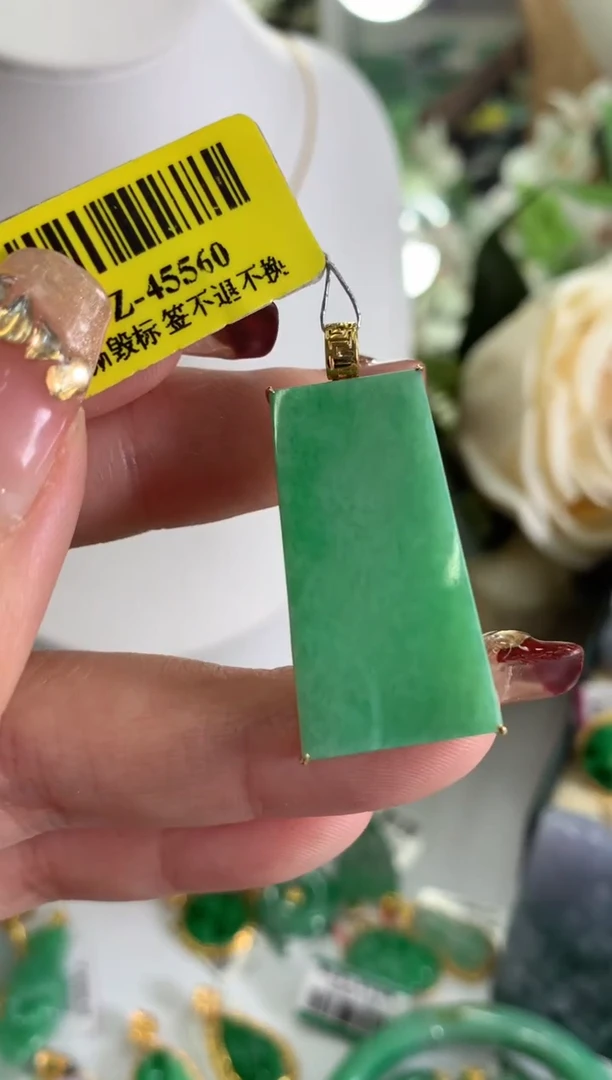 【闪购商品】翡翠吊坠(不含链)18K金镶嵌挂件
