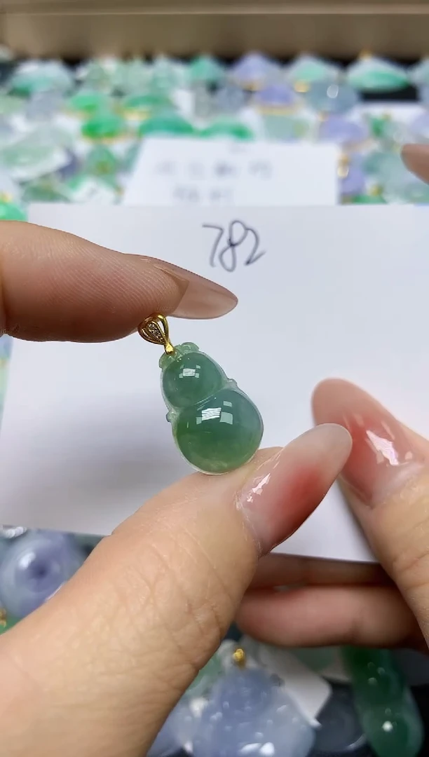 翡翠未镶嵌颈饰 天然缅甸翡翠A货