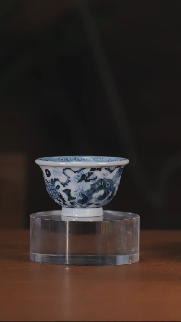 元青花双狮压手杯