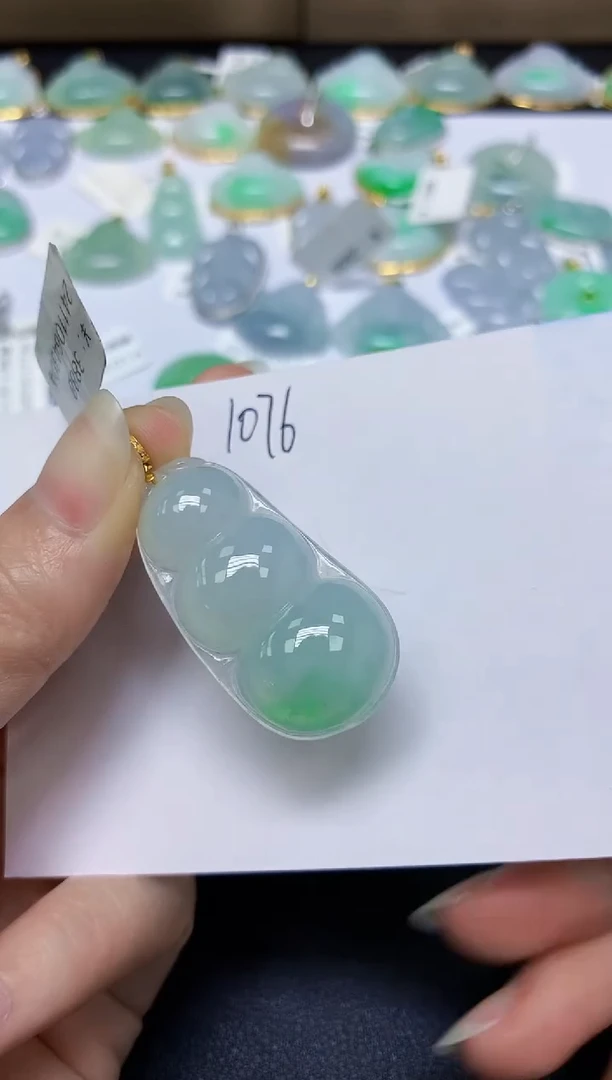 翡翠18K金镶嵌颈饰 天然翡翠A货